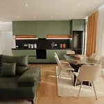 Ari Luxury *