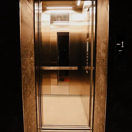 Ari Luxury