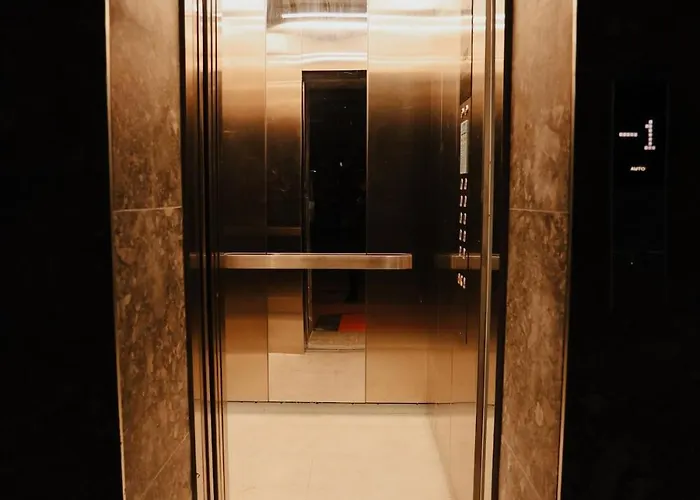 Ari Luxury